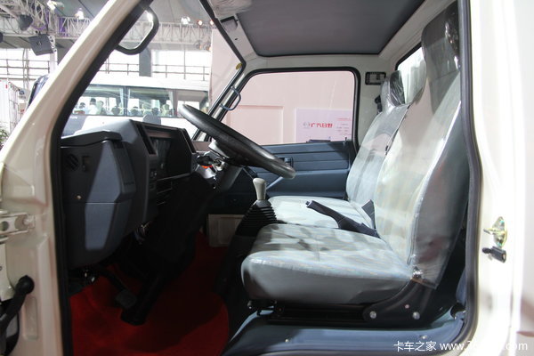 广汽日野 320D系列 103马力 4X2 4.33米单排厢式载货车(YC1045C3)驾驶室图（3/11）