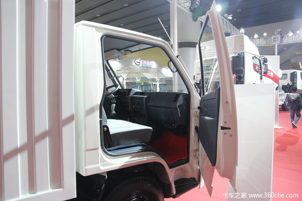 广汽日野 320D系列 103马力 4X2 4.33米单排厢式载货车(YC1045C3)驾驶室图（2/11）