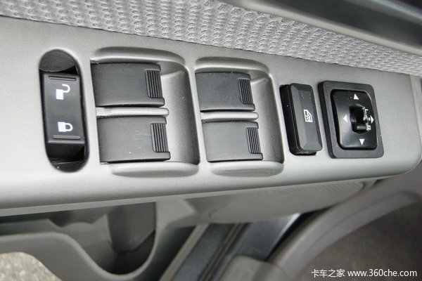 2011款金龙 海格 2.5L柴油 双排皮卡驾驶室图（8/10）
