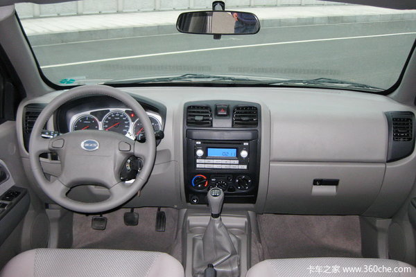 2011款金龙 海格 2.5L柴油 双排皮卡驾驶室图