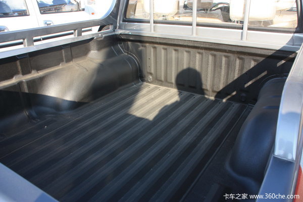 2011款福田 萨普T 标准型 2.8L柴油 双排皮卡上装图