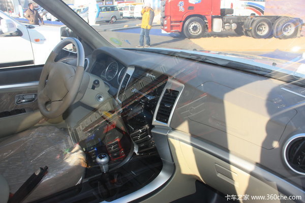 2011款福田 萨普V 征服者I 2.2L柴油 大双排厢式皮卡驾驶室图