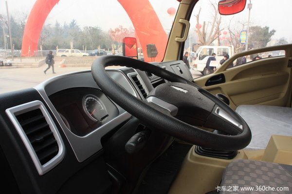 中国重汽 HOWO中卡 140马力 4X2 翼开启厢式载货车(ZZ5167XXYG3815C1)驾驶室图（23/31）