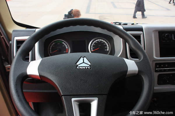 中国重汽 HOWO中卡 140马力 4X2 翼开启厢式载货车(ZZ5167XXYG3815C1)驾驶室图（22/31）