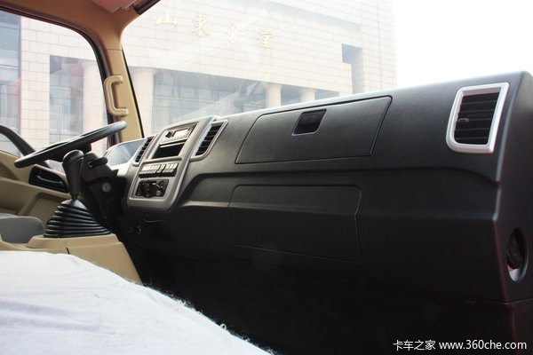 中国重汽 HOWO中卡 140马力 4X2 翼开启厢式载货车(ZZ5167XXYG3815C1)驾驶室图（17/31）