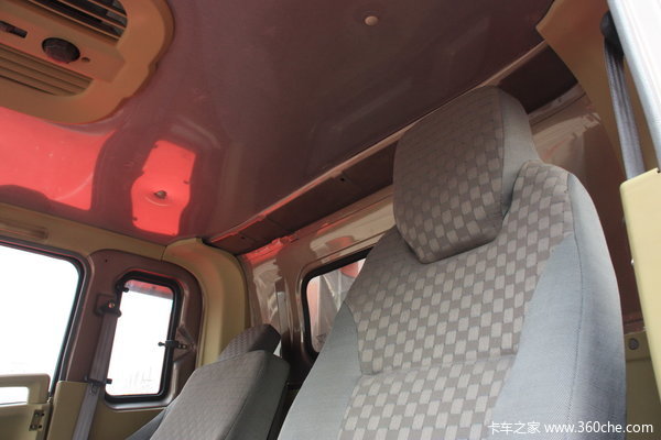 中国重汽 HOWO中卡 140马力 4X2 翼开启厢式载货车(ZZ5167XXYG3815C1)驾驶室图（10/31）