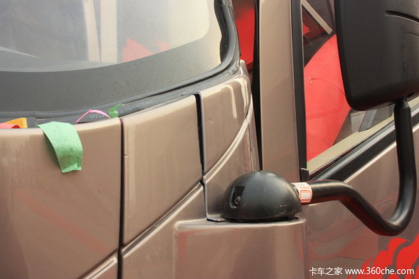 中国重汽 HOWO中卡 140马力 4X2 翼开启厢式载货车(ZZ5167XXYG3815C1)外观图（21/25）