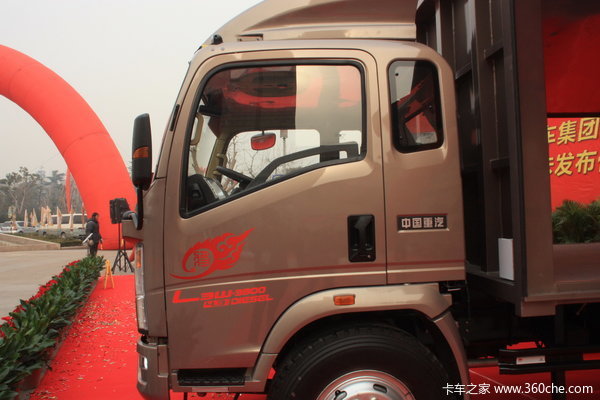 中国重汽 HOWO中卡 140马力 4X2 翼开启厢式载货车(ZZ5167XXYG3815C1)外观图（16/25）