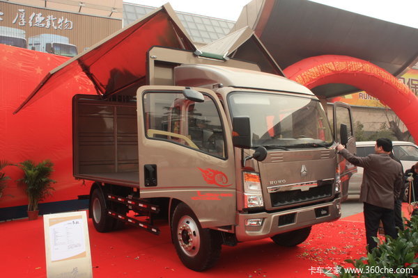 中国重汽 HOWO中卡 140马力 4X2 翼开启厢式载货车(ZZ5167XXYG3815C1)外观图（8/25）