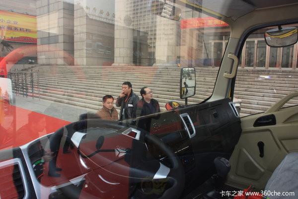 中国重汽 黄河中卡 130马力 4X2 自卸车(ZZ3167F3615C1)驾驶室图