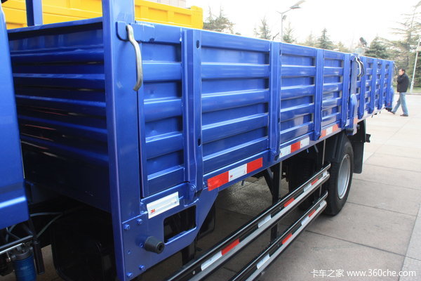 中国重汽 HOWO 悍将 102马力 4X2 4.85米排半栏板载货车(ZZ1077D3815B171)上装图（5/9）