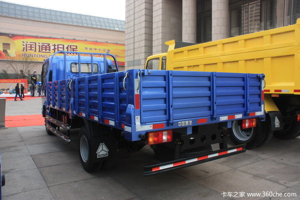 中国重汽 HOWO 悍将 102马力 4X2 4.85米排半栏板载货车(ZZ1077D3815B171)上装图（4/9）