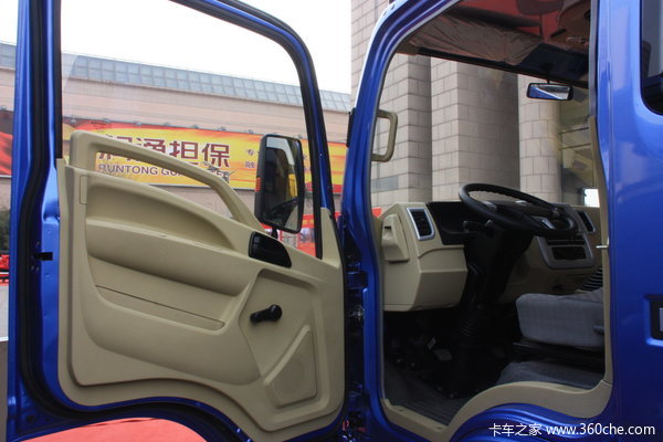 中国重汽 HOWO 悍将 102马力 4X2 4.85米排半栏板载货车(ZZ1077D3815B171)驾驶室图（2/13）