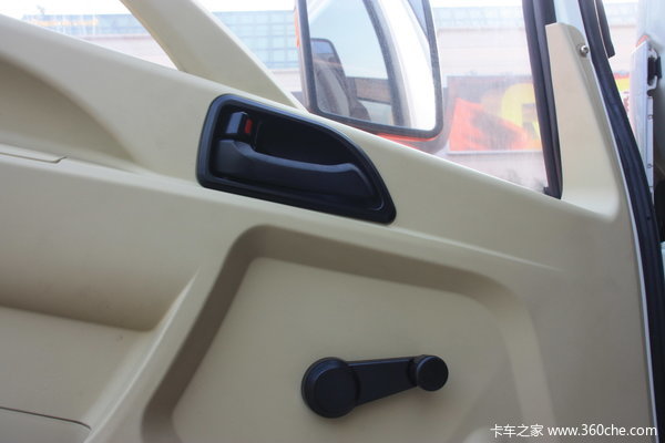 中国重汽 HOWO中卡 160马力 4X2 厢式载货车(ZZ5167XXYG5615C1)驾驶室图（6/24）