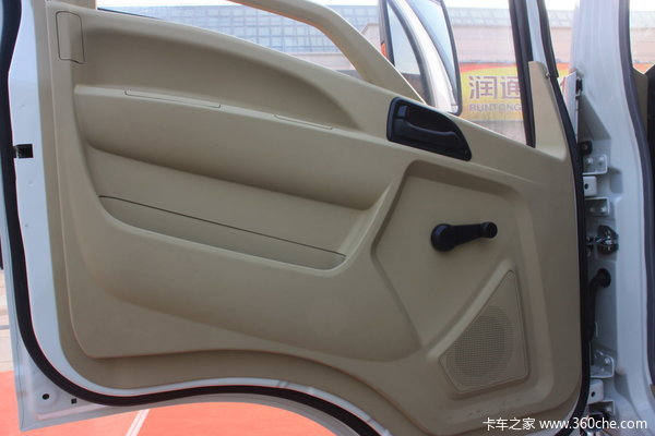 中国重汽 HOWO中卡 160马力 4X2 厢式载货车(ZZ5167XXYG5615C1)驾驶室图（3/24）