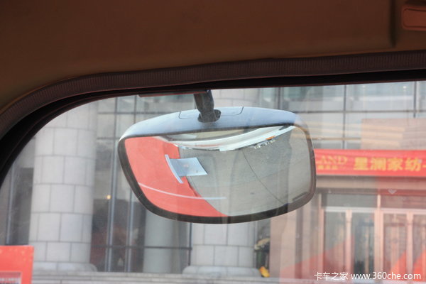 中国重汽 HOWO中卡 160马力 4X2 厢式载货车(ZZ5167XXYG5615C1)驾驶室图