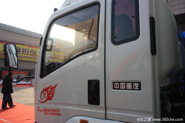中国重汽 HOWO中卡 160马力 4X2 厢式载货车(ZZ5167XXYG5615C1)外观图（17/28）