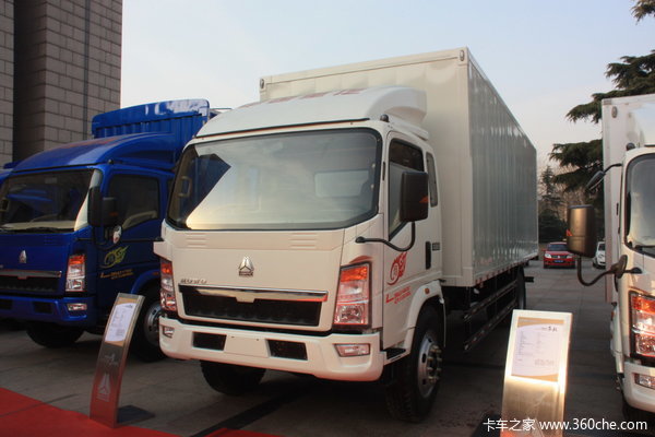 中国重汽 HOWO中卡 160马力 4X2 厢式载货车(ZZ5167XXYG5615C1)外观图（3/28）