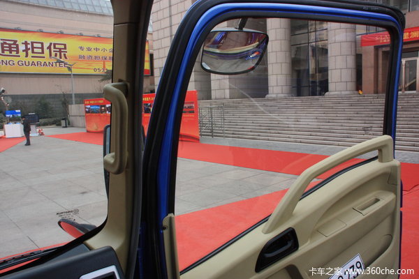 中国重汽 HOWO中卡 140马力 4X2 栏板载货车(ZZ1167G5215C1)驾驶室图（2/13）