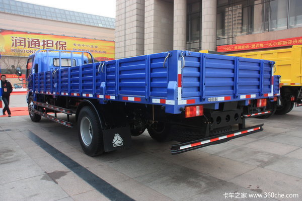 中国重汽 HOWO中卡 140马力 4X2 栏板载货车(ZZ1167G5215C1)外观图（4/19）