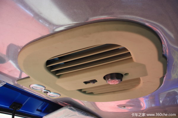 中国重汽 HOWO中卡 140马力 4X2 厢式载货车(ZZ5167CPYG4715C1)驾驶室图（6/18）