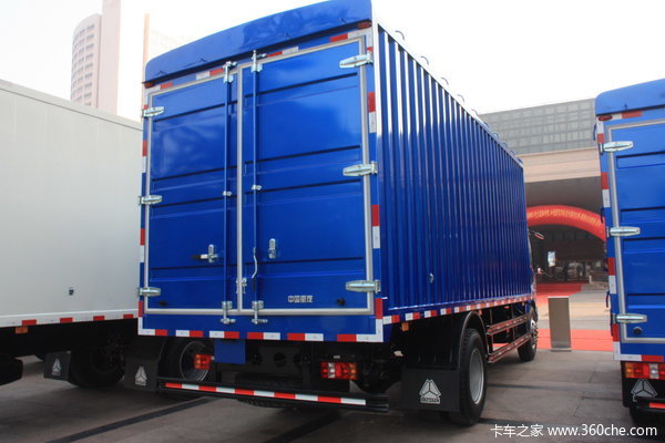 中国重汽 HOWO中卡 140马力 4X2 厢式载货车(ZZ5167CPYG4715C1)外观图（6/21）