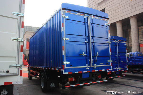 中国重汽 HOWO中卡 140马力 4X2 厢式载货车(ZZ5167CPYG4715C1)外观图（5/21）