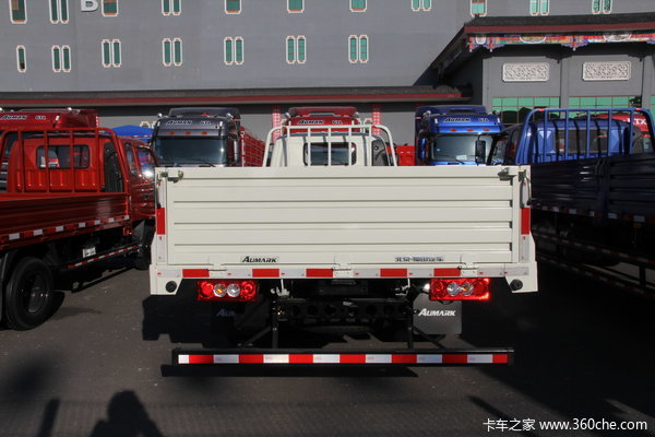 福田 欧马可3系 154马力 4X2 5.15米单排栏板载货车(BJ1059VBJEA)外观图（4/35）