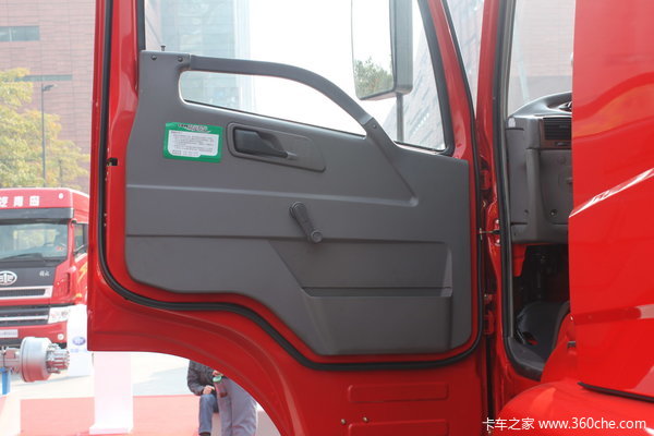 青岛解放 新大威重卡 290马力 6X4 自卸车(CA3256P2K2T1EA81)驾驶室图（2/24）