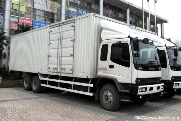 庆铃 FVZ重卡 300马力 6X4 厢式载货车(QL5250XRTFZ1J)外观图（1/5）