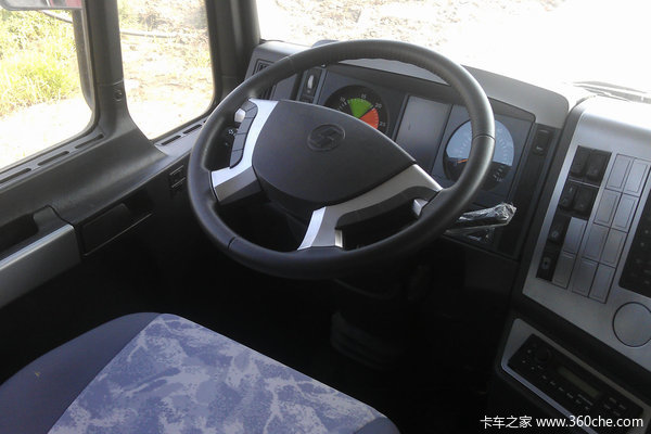 陕汽 德龙F2000重卡 336马力 6X4 自卸车(SX3255DM404)驾驶室图