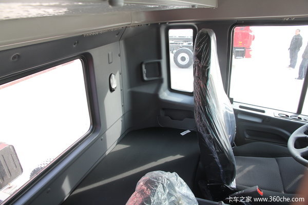 江淮 格尔发K3系列重卡 270马力 8X4 载货车(标准型底盘)驾驶室图（20/24）