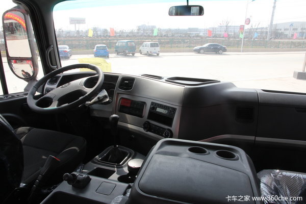 江淮 格尔发K3系列重卡 270马力 8X4 载货车(标准型底盘)驾驶室图（10/24）