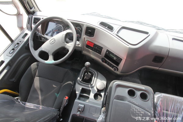 江淮 格尔发K3系列重卡 270马力 8X4 载货车(标准型底盘)驾驶室图（7/24）