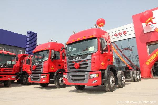 江淮 格尔发K3系列重卡 270马力 8X4 载货车(标准型底盘)外观图（2/22）