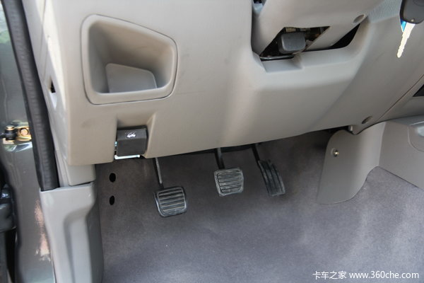2012款海格 御骏 103马力 2.2L汽油 大双排皮卡驾驶室图（8/41）