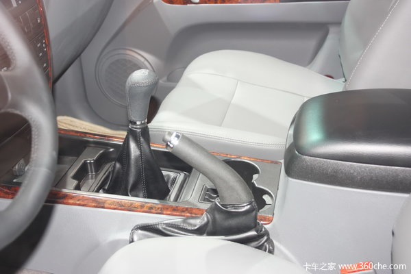 2012款黄海 大柴神 至尊版 标准型 2.4L汽油 双排皮卡驾驶室图（2/3）
