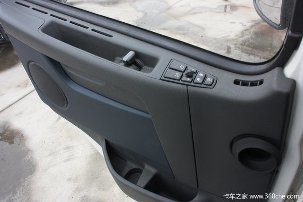 沃尔沃 FMX重卡 400马力 6X4 专用车(底盘)驾驶室图（17/30）