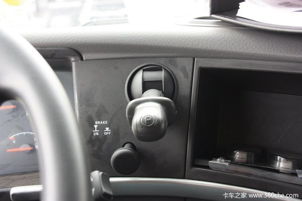 沃尔沃 FMX重卡 400马力 6X4 专用车(底盘)驾驶室图（14/30）