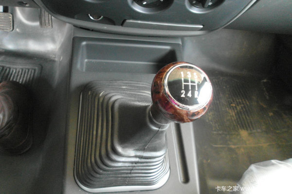 福田  萨普V 2.0L柴油 双排皮卡驾驶室图（3/7）