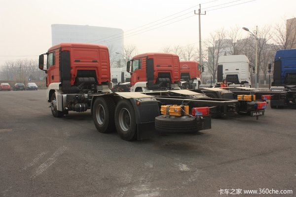 曼(MAN) TGS33系列重卡 440马力 6X4 消防车(底盘)(型号33.440)外观图（4/24）