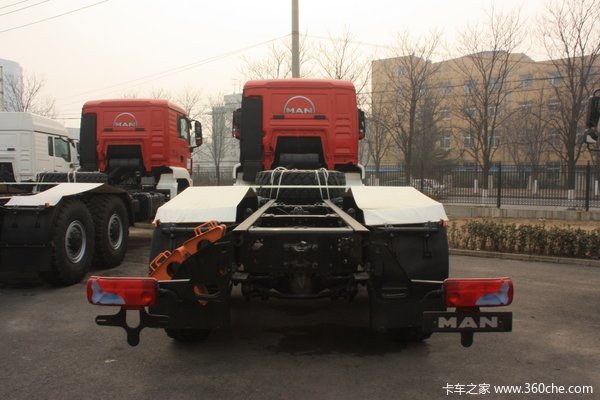 曼(MAN) TGS33系列重卡 540马力 6X6 消防车(底盘)(型号33.540)外观图（5/16）