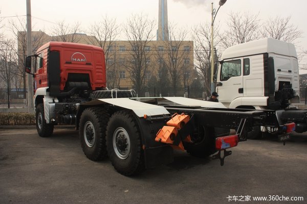 曼(MAN) TGS33系列重卡 540马力 6X6 消防车(底盘)(型号33.540)外观图（4/16）