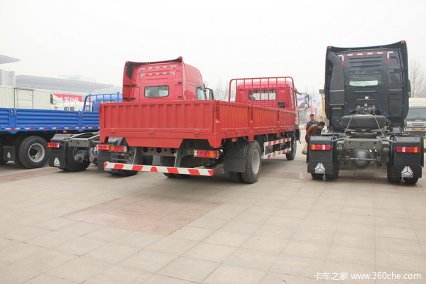 中国重汽 新黄河重卡 140马力 4X2 栏板载货车(ZZ1164FS5216C1)外观图（6/10）