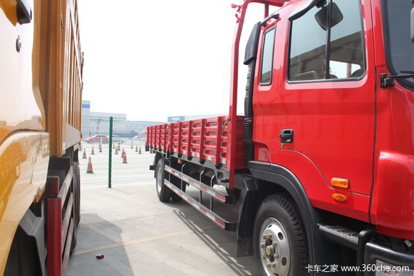 江淮  格尔发A5系列中卡 140马力 4X2 栏板载货车(HFC1162KR1ZT)(亮剑者II中卡)外观图（10/26）