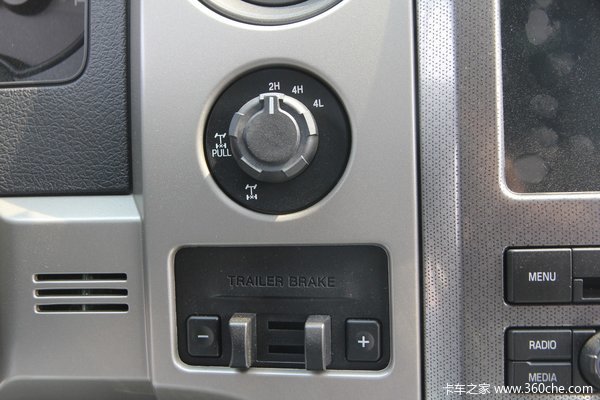 2012款福特 F-150猛禽 6.2L汽油 四驱 双排皮卡驾驶室图（15/39）