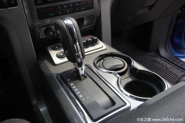 2012款福特 F-150猛禽 6.2L汽油 四驱 双排皮卡驾驶室图（12/39）