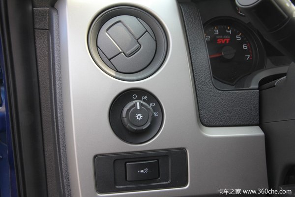 2012款福特 F-150猛禽 6.2L汽油 四驱 双排皮卡驾驶室图（7/39）