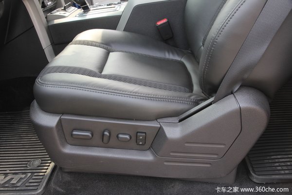 2012款福特 F-150猛禽 6.2L汽油 四驱 双排皮卡驾驶室图（5/39）