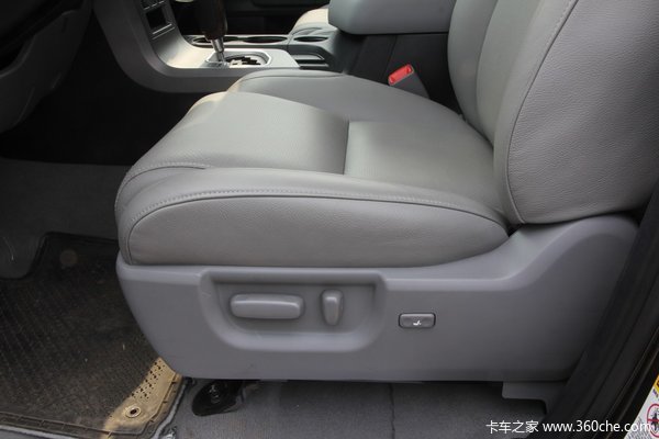 2011款丰田 坦途5700 越野改装版 5.7L汽油 四驱 双排皮卡 驾驶室图（20/21）